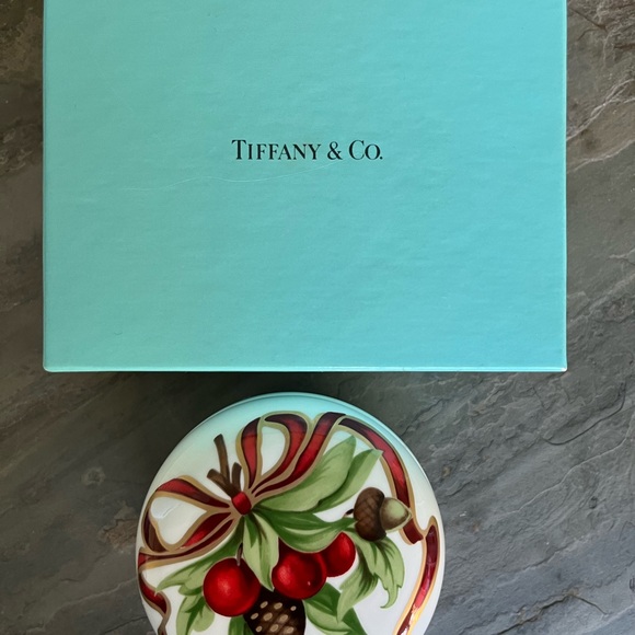 Tiffany & Co. White and Gold Ornament Box - Picture 5 of 7